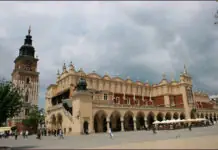 The Rynek Główny main square and the Cloth Hall in Kraków.