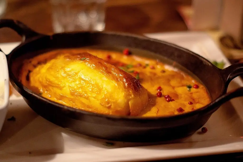 A quenelle de brochet served in sauce in a Lyon bouchon