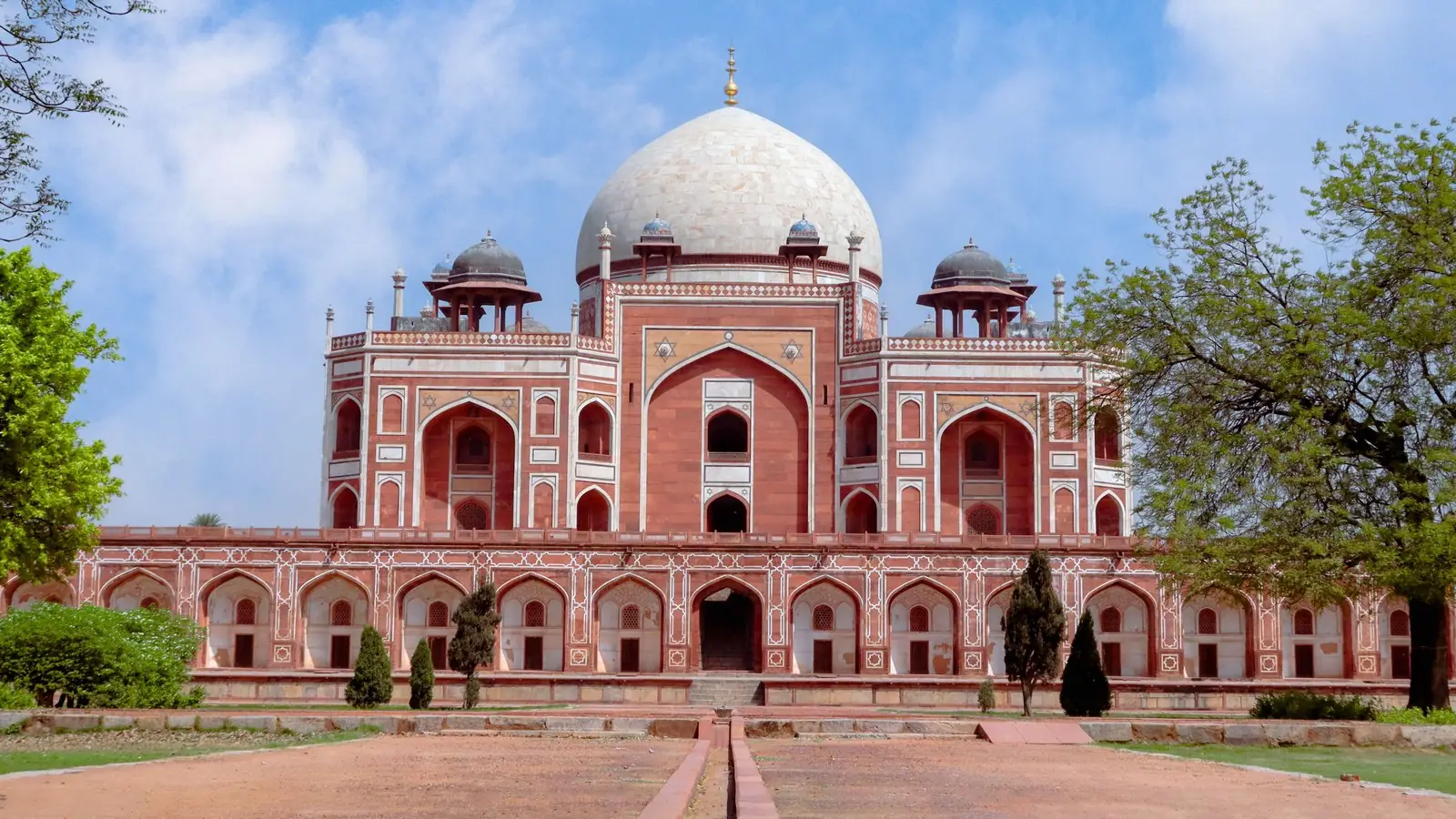 Humayun's Tomb in Delhi under a blue sky