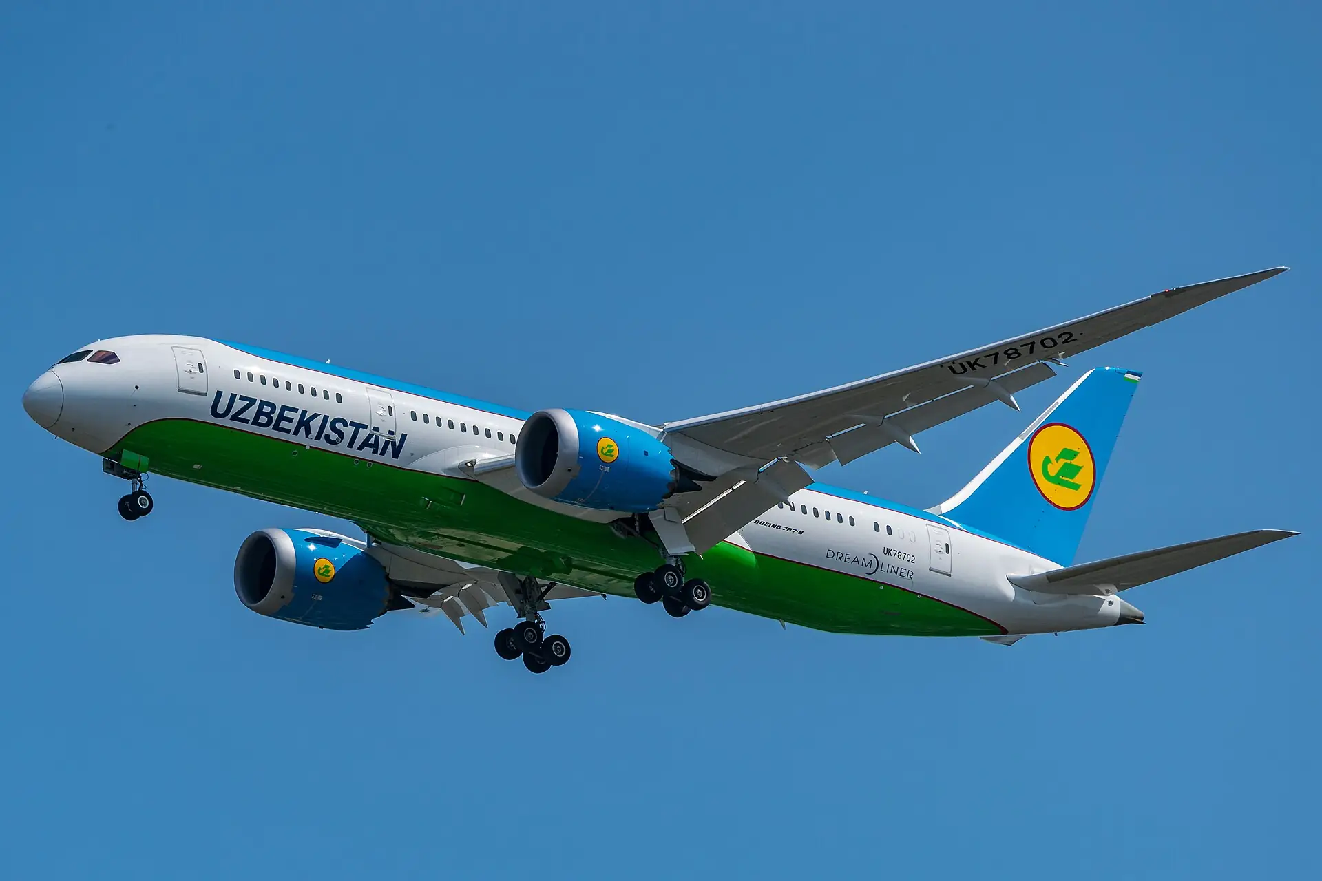 Uzbekistan Airways Boeing 787-8 Dreamliner in flight