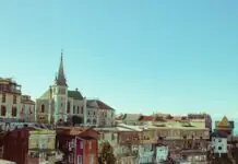 Colourful houses of Valparaíso stacked above the bay